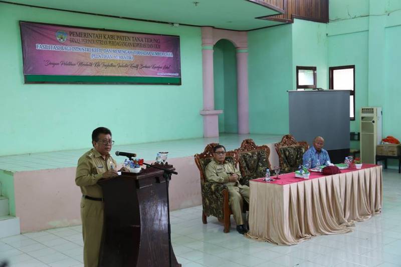 Fasilitasi Industri kecil dan menengah terhadap sumber daya (Pelatihan Membatik)